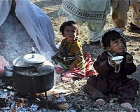 Cold and hungry, Pakistan quake children start to sicken