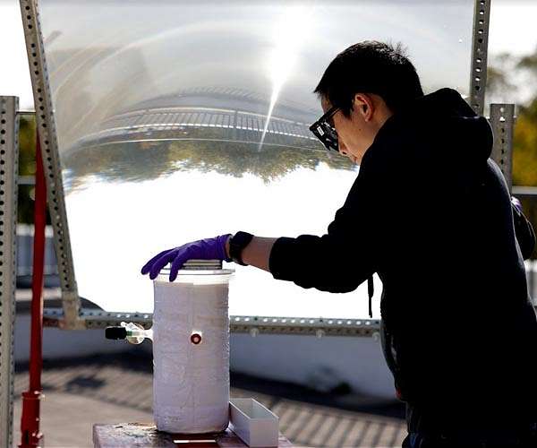 Cheap, sustainable hydrogen through solar power