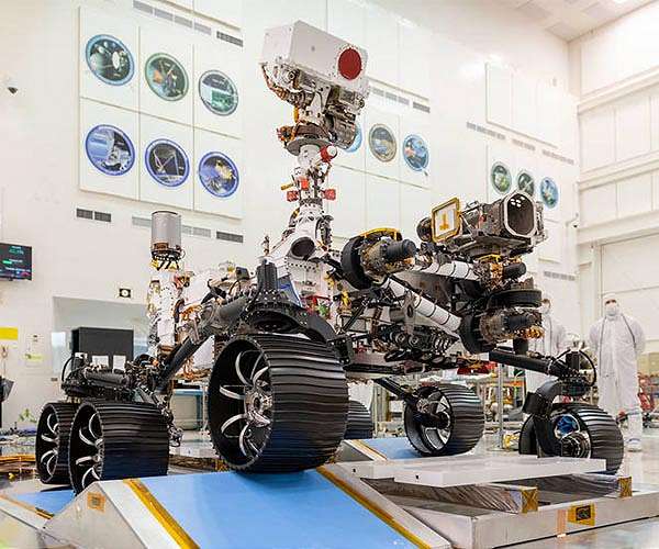 NASA Mars Rover and Helicopter models to go on national tour