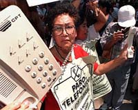 More US homes cutting landline phones