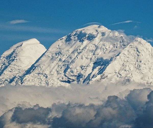 Ice cores from Earth's highest tropical peak provide insight into climate variability