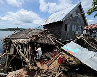 Philippines' quake toll hits three amid hunt for survivors