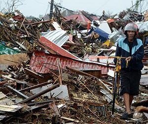 Philippine typhoon survivors hope to escape apocalypse