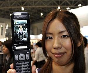 Japan mobile phone makers to roll out 'augmented reality'