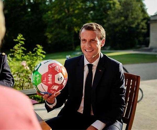 Macron heckled by protesters on Dutch state visit