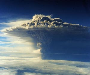 Chile volcano ash cloud shifts direction