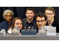 Measuring forces with oscillations