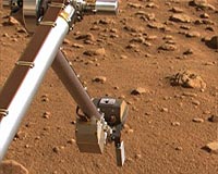 Phoenix Mars Lander Extends Trench