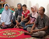 Indonesians hope to find son lost in tsunami after reunion with daughter