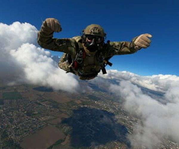 Raytheon introduces OXYJUMP NG oxygen supply system for military parachutists