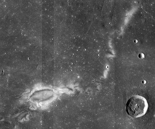 Moon 'swirls' could be magnetized by unseen magmas