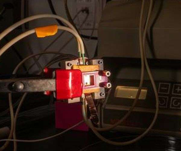Device makes hydrogen from sunlight with record efficiency