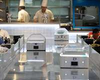 Chip labour: Robots replace waiters in China restaurant