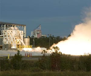 NASA Test Fires New Rocket Engine for Commercial Space Vehicle