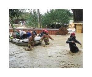 Floods kill eight in Romania, hundreds evacuated