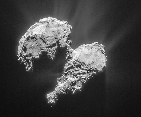 Comet discovered to have its own northern lights