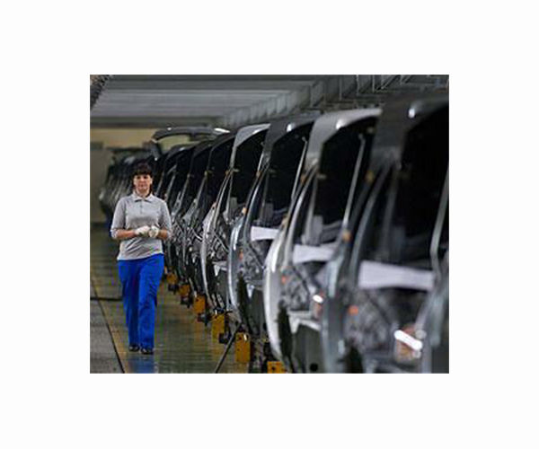 German arms maker to hire workers from ailing auto firm