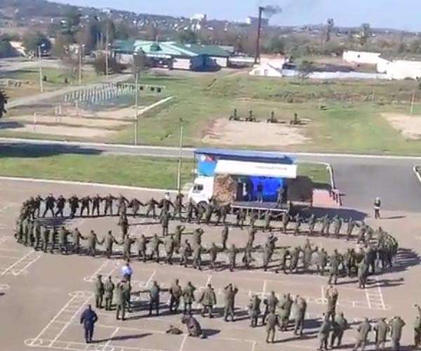 Suspect in murder of Russian recruitment official held pending trial