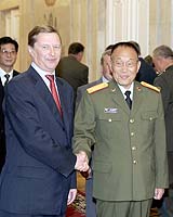 China, Russia Vow Closer Defence Links
