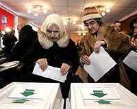 Criticism, arrests overshadow Medvedev landslide