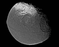 Saturn Moon Iapetus Retains Its Youthful Figure