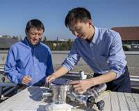 Stanford researchers develop a rooftop device that can make solar power and cool buildings