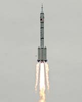 Orbiting Chinese Space Capsule Completes Mission