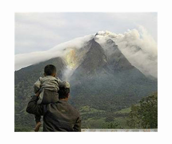 Indonesia's Sinabung volcano erupts