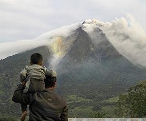 More than 5,000 flee erupting Indonesian volcano
