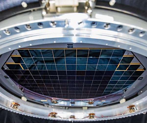Sensors of world's largest digital camera snap first 3,200-megapixel images at SLAC