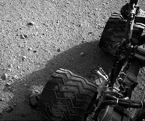 NASA Curiosity Rover Begins Eastbound Trek on Martian Surface