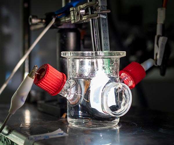New device advances commercial viability of solar fuels