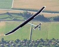 Solar Impulse gets inside mobile hangar in Japan