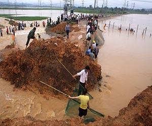 At least 42 dead in south China flooding