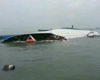 Video shows S. Korea ferry captain escape sinking ship