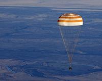 'Hard landing' as three astronauts return to Earth from ISS