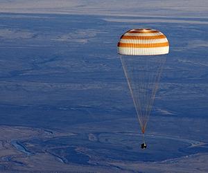 Russian craft brings astronauts back to Earth