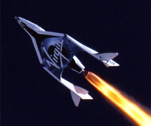SpaceShipTwo commercial space liner breaks sound barrier in test
