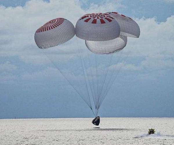 NASA, SpaceX investigate Dragon capsule parachute openings