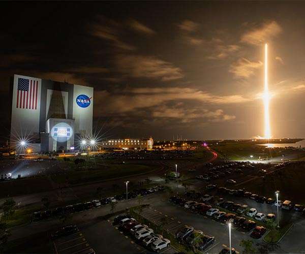 SpaceX Dragon crew blasts off for ISS
