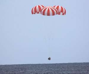 SpaceX capsule completes successful first mission