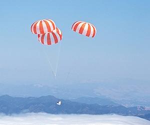 SpaceX's Dragon Spacecraft Completes High Altitude Drop Test