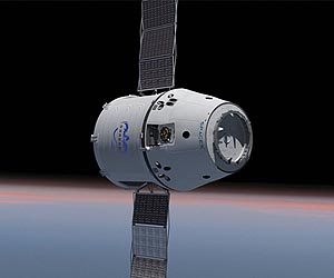 SpaceX To Be First To Use Solar Panels On A Manned US Spacecraft
