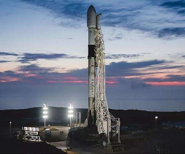 SpaceX launches rockets from opposite coasts, ties mission total