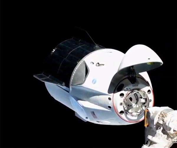 Astronauts board ISS from SpaceX's 'Resilience'