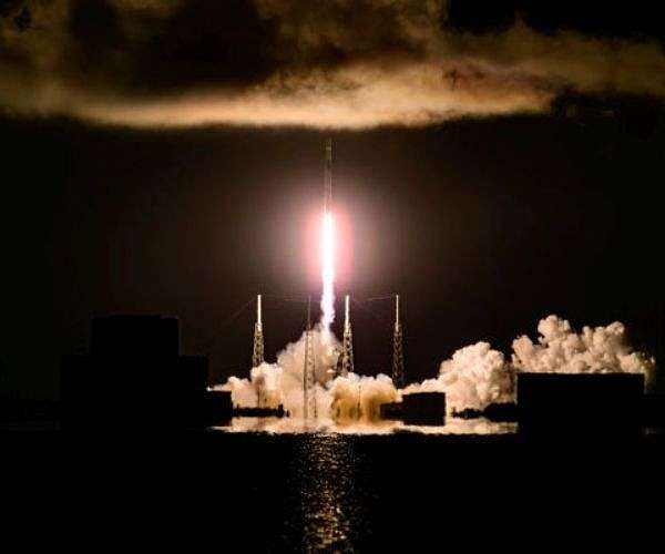 SpaceX launches another batch of Starlink satellites into space