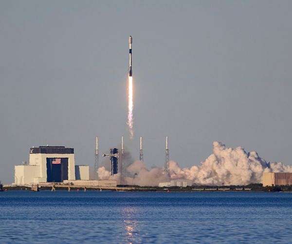 SpaceX launches 21 Starlink satellites from Cape Caneveral