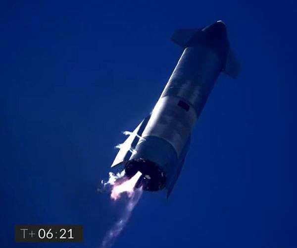 SpaceX flies, crashes Starship moon rocket again