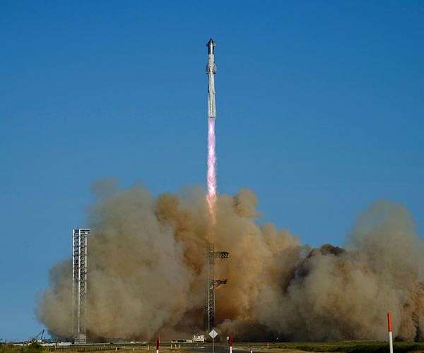 SpaceX fails to repeat Starship booster catch, orbiter makes on target splashdown