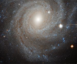 Hubble Sees Galaxy in a spin